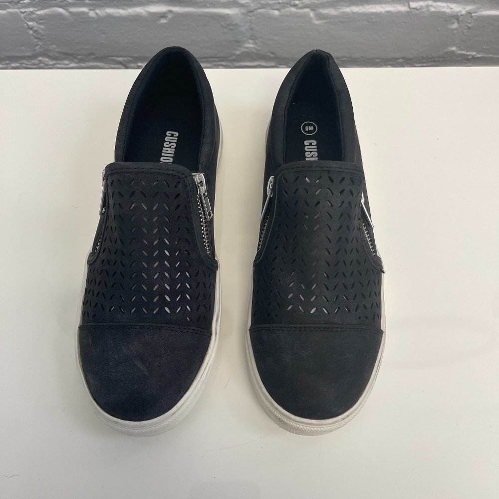 CUSHIONAIRE Women's Roxana Sneaker